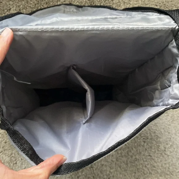 Insulated divided Wine Bag - Tequila Patrón Dufry San Juan, Puerto Rico 🇵🇷 - Picture 10 of 15